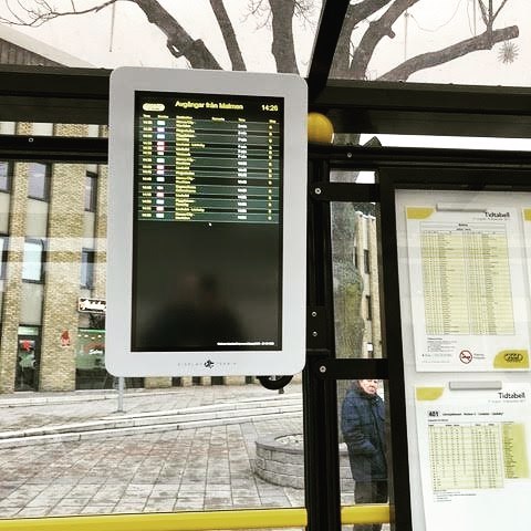 Digitala skyltar för kollektivtrafiken.